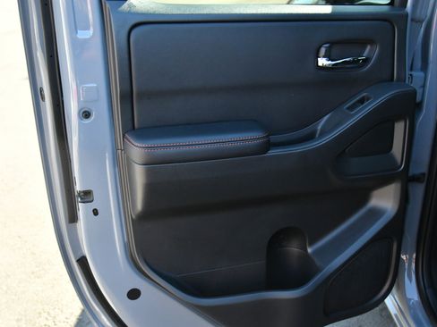 Used 2025 Nissan Frontier Pro-X w/ Pro Convenience Package image 41