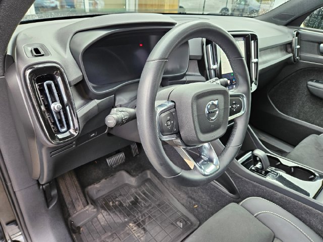 Used 2023 Volvo XC40 Recharge Plus w/ Protection Package Premier AWD/4WD image 19