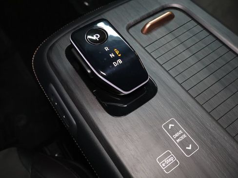 Used 2024 Nissan Ariya AWD image 32