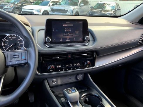 Used 2021 Nissan Rogue SV image 8