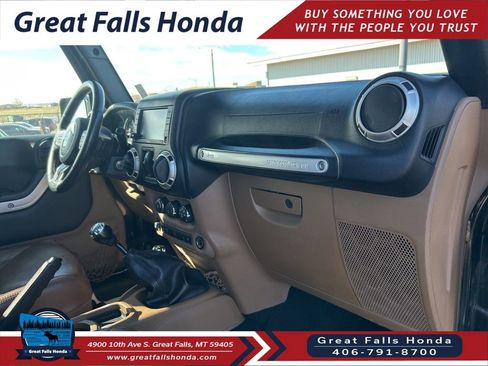 Used 2017 Jeep Wrangler Unlimited Sahara w/ Dual Top Group image 31