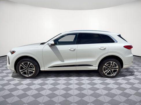 Certified 2025 Audi Q5 Premium w/ 19" Wheel Package AWD/4WD image 2