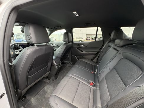 Used 2025 Chevrolet Equinox LT w/ Convenience Package II FWD image 6