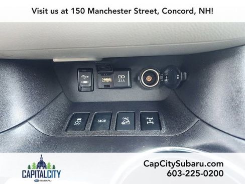 Used 2019 Toyota Highlander LE AWD/4WD image 25