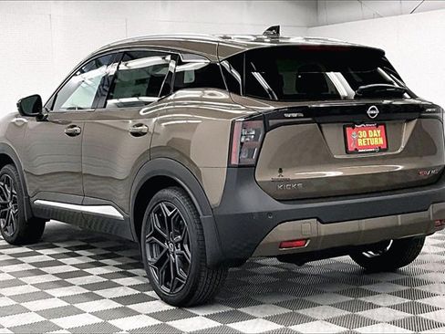 New 2026 Nissan Kicks SR image 3