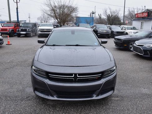 Used 2015 Dodge Charger SE image 3