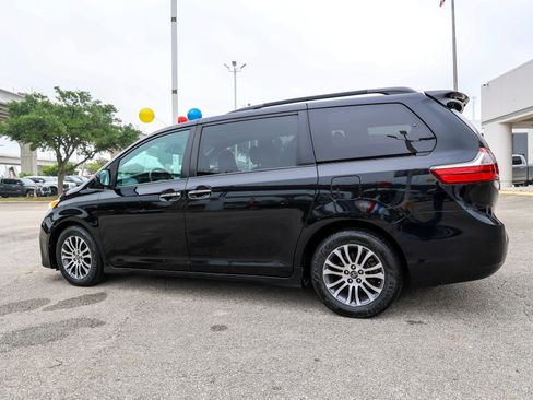 Used 2019 Toyota Sienna XLE FWD image 10