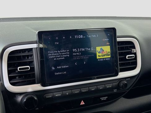 Used 2023 Hyundai Venue Limited image 15