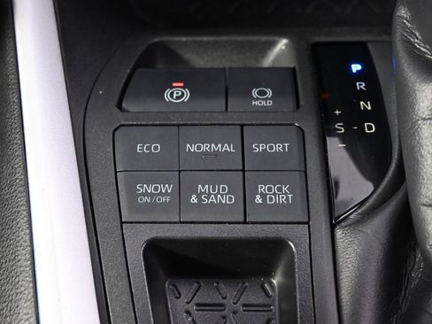 Used 2023 Toyota RAV4 LE image 33