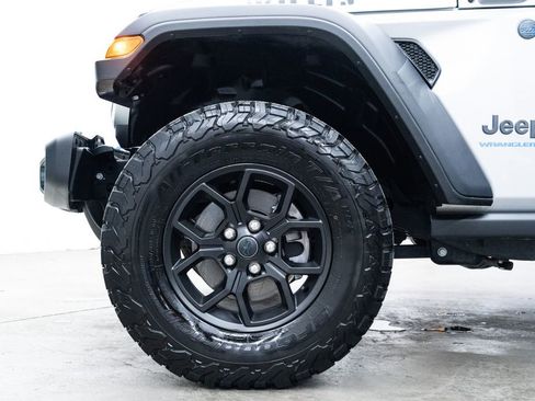 Used 2024 Jeep Wrangler Unlimited image 7