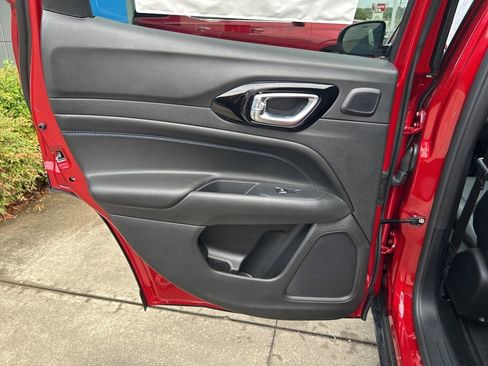 New 2025 Jeep Compass Latitude w/ Sun & Sound Group image 11