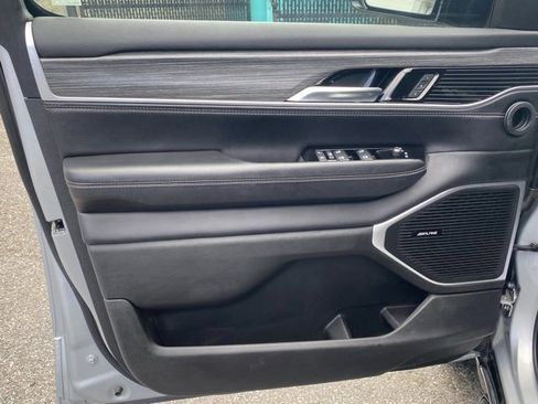 Used 2023 Jeep Wagoneer Series III w/ Preferred Equipment Group image 12