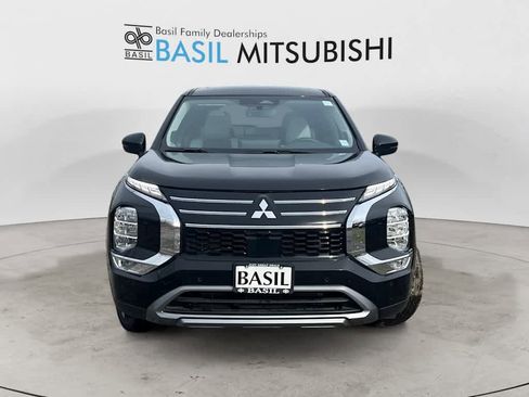 New 2026 Mitsubishi Outlander SE image 2