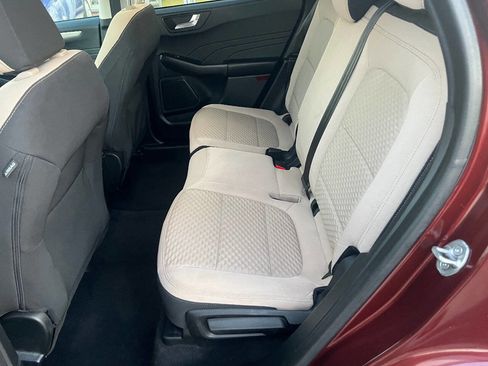 Used 2021 Ford Escape SE image 21