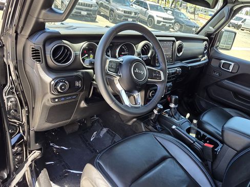 Used 2023 Jeep Wrangler Unlimited Rubicon 4xe AWD/4WD image 10