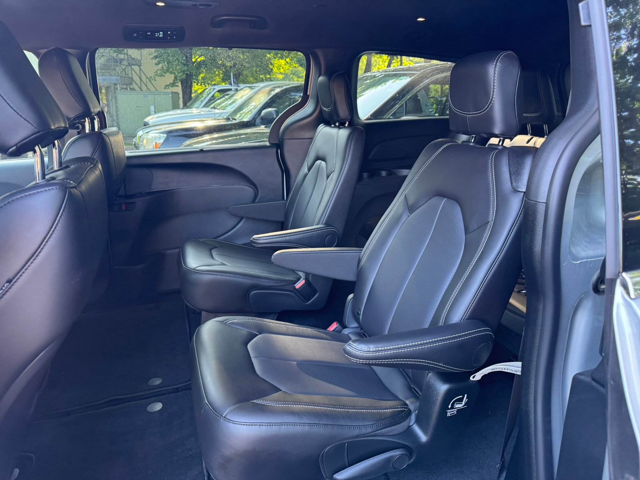 Used 2026 Chrysler Pacifica Select FWD image 10