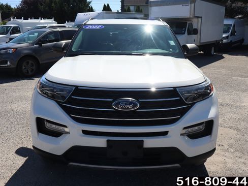 Used 2022 Ford Explorer XLT w/ Equipment Group 202A image 4