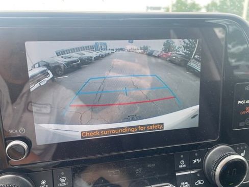 Used 2024 Toyota Highlander XLE AWD/4WD image 15