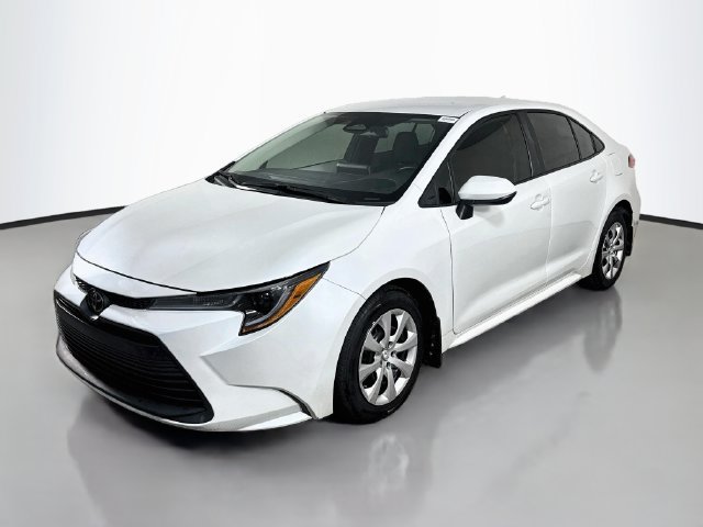 Used 2025 Toyota Corolla LE FWD image 4