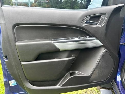 Used 2017 Chevrolet Colorado LT w/ LT Convenience Package AWD/4WD image 8