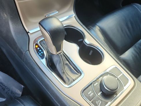 Used 2017 Jeep Grand Cherokee Limited image 23