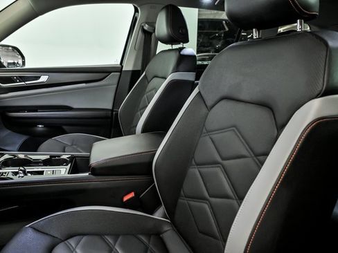 Certified 2025 Volkswagen Atlas Peak Edition SE image 11