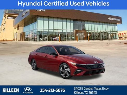 Used 2025 Hyundai Elantra SEL image 2