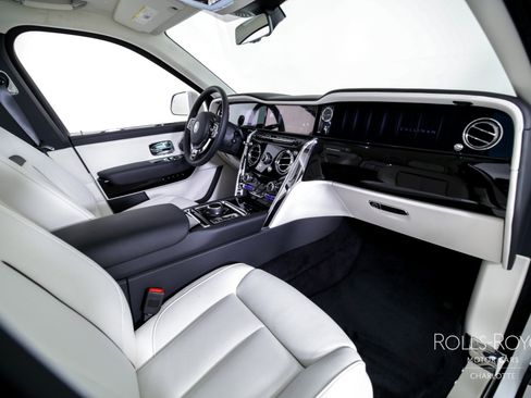 Certified 2025 Rolls-Royce Cullinan image 31