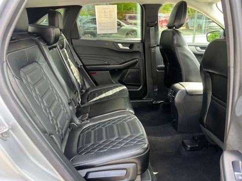 Used 2023 Ford Escape Platinum w/ Premium Technology Package AWD/4WD image 19