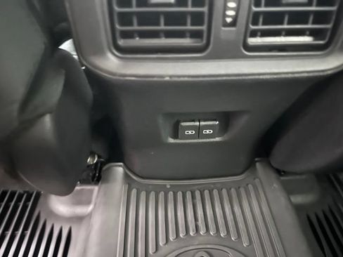 Used 2024 Toyota RAV4 XLE AWD/4WD image 15