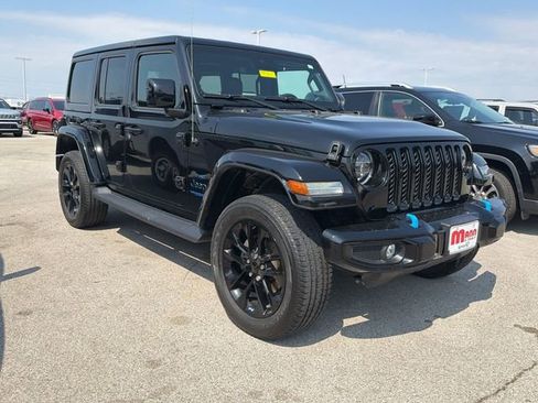 Used 2021 Jeep Wrangler Unlimited Sahara image 3