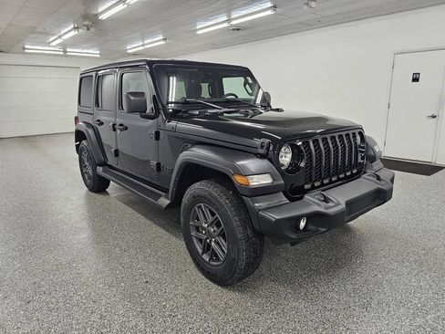 Used 2024 Jeep Wrangler Unlimited Sport AWD/4WD image 3