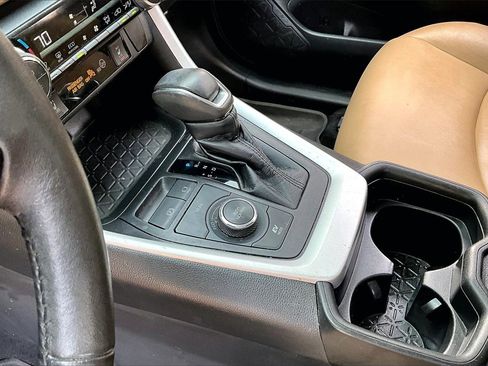 Used 2021 Toyota RAV4 XLE Premium image 15