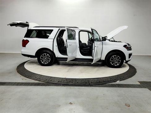 Used 2024 Ford Expedition Max XLT image 16