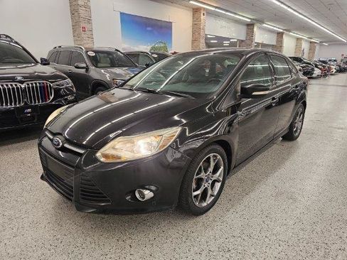 Used 2013 Ford Focus SE FWD image 2