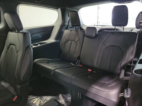 New 2026 Chrysler Pacifica Select w/ S Appearance Package image 8