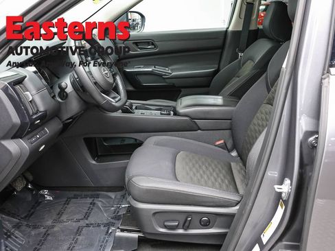 Used 2024 Nissan Pathfinder SV AWD/4WD image 14