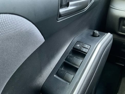 Used 2023 Toyota Highlander L image 25