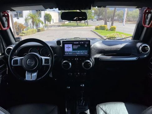 Used 2017 Jeep Wrangler Unlimited Rubicon image 14