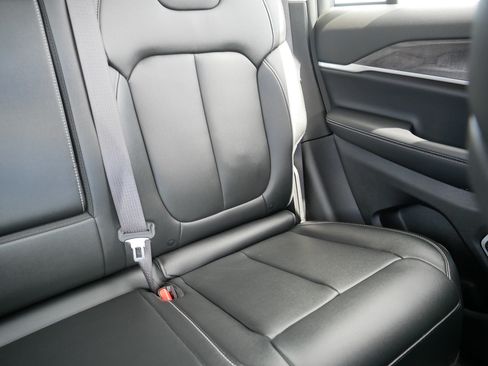 Used 2023 Jeep Grand Cherokee Limited AWD/4WD image 14