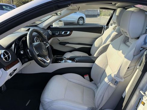 Used 2017 Mercedes-Benz SL 550 image 15