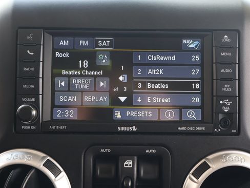 Used 2017 Jeep Wrangler Unlimited Sahara w/ Connectivity Group AWD/4WD image 22