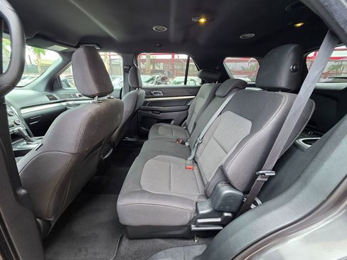 Used 2019 Ford Explorer XLT image 27