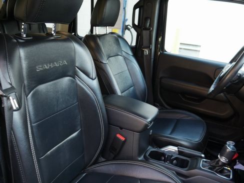 Used 2023 Jeep Wrangler Unlimited Sahara w/ Cold Weather Group image 23