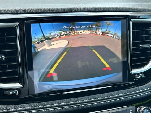 Used 2024 Chrysler Pacifica Touring image 27
