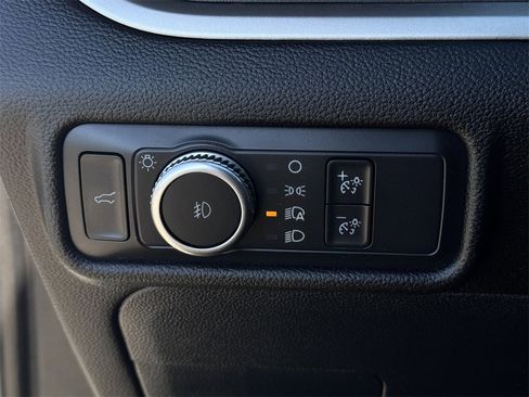 Used 2022 Ford Explorer XLT w/ Equipment Group 202A image 22