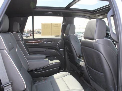 Used 2024 Cadillac Escalade Premium Luxury image 19