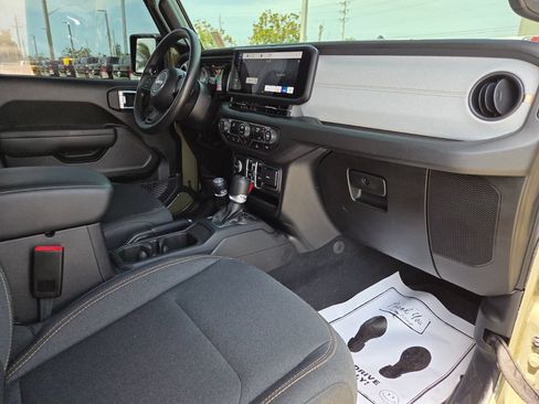 Used 2025 Jeep Wrangler Unlimited Sport AWD/4WD image 13