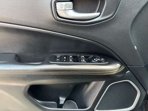 Used 2018 Jeep Compass Limited AWD/4WD image 10