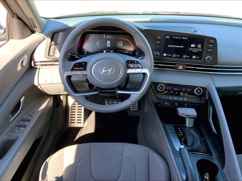 Used 2025 Hyundai Elantra Sport image 6